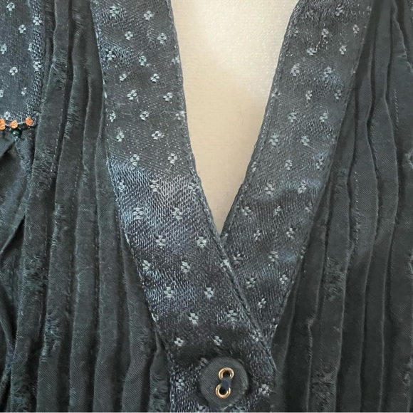 Coldwater Creek Dark Teal Blue Embroidered Beaded Button-Up Whimsy Blouse |PXL| - Picture 3 of 11